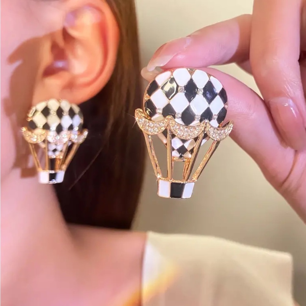 Enameled Checkered Hot Air Balloon Stud Earrings - Picture 4 of 5
